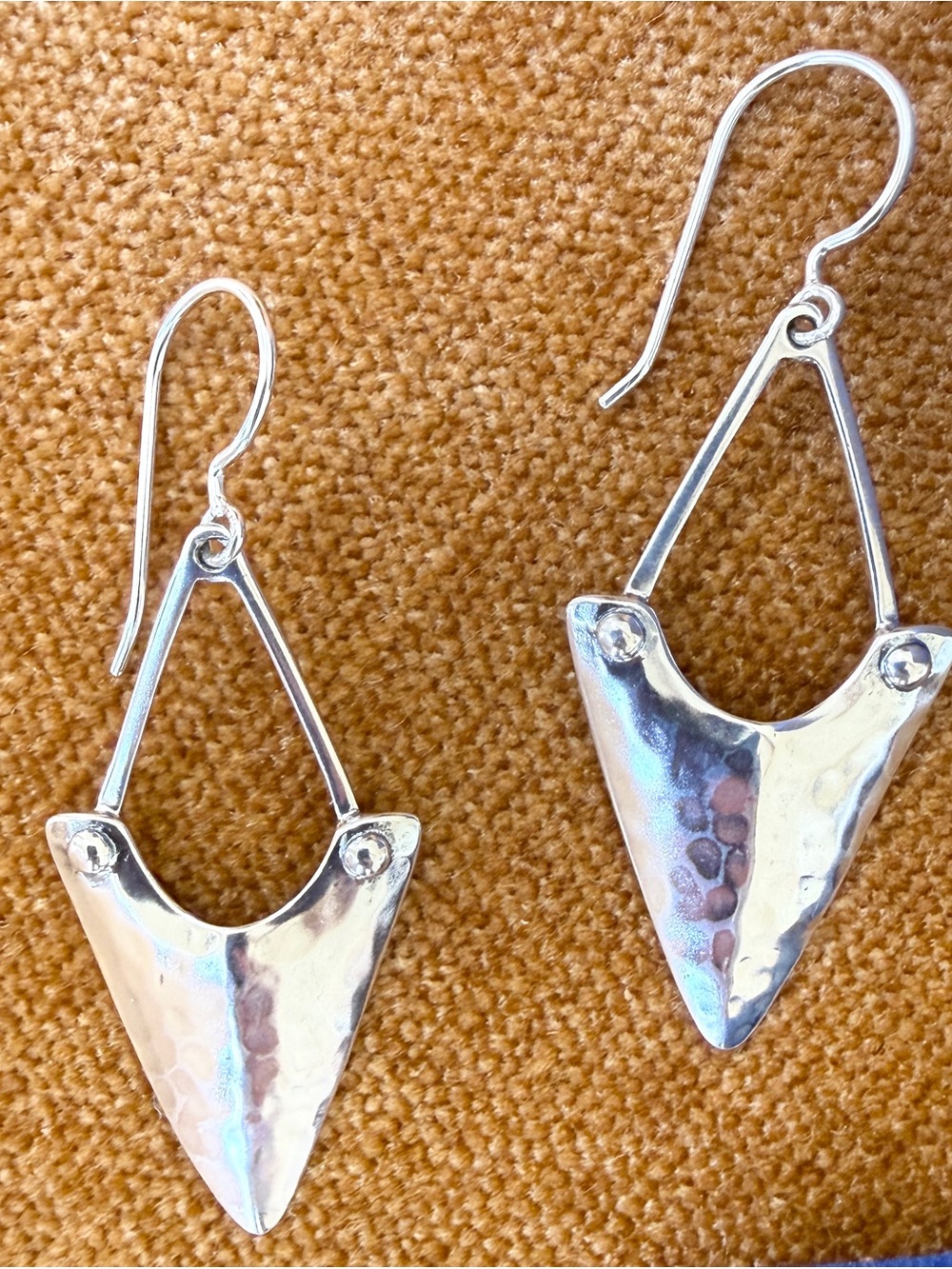 Silpada Sterling Silver Hammered Triangle Drop Earrings New in Box Retired